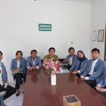 Prof. Dr. Dewa Gede Sudika Mangku, S.H., LL.M. Bersama Adik-Adik Mahasiswa Yang Magang Di Pengadilan Negeri Singaraja.