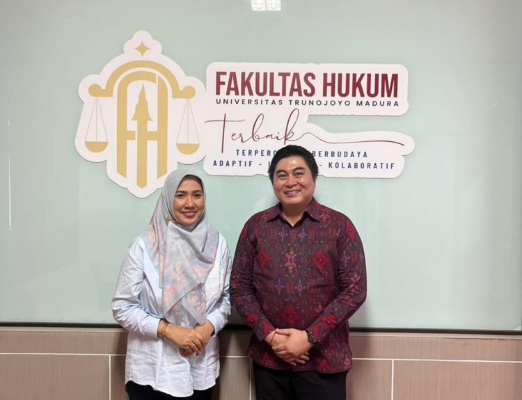 Prof. Dr. Dewa Gede Sudika Mangku, S.H., LL.M Guru Besar Hukum Universitas Pendidikan Ganesha Singaraja bersama Dekan Fakultas Hukum Universitas Trunojdoyo Madura (UTM)