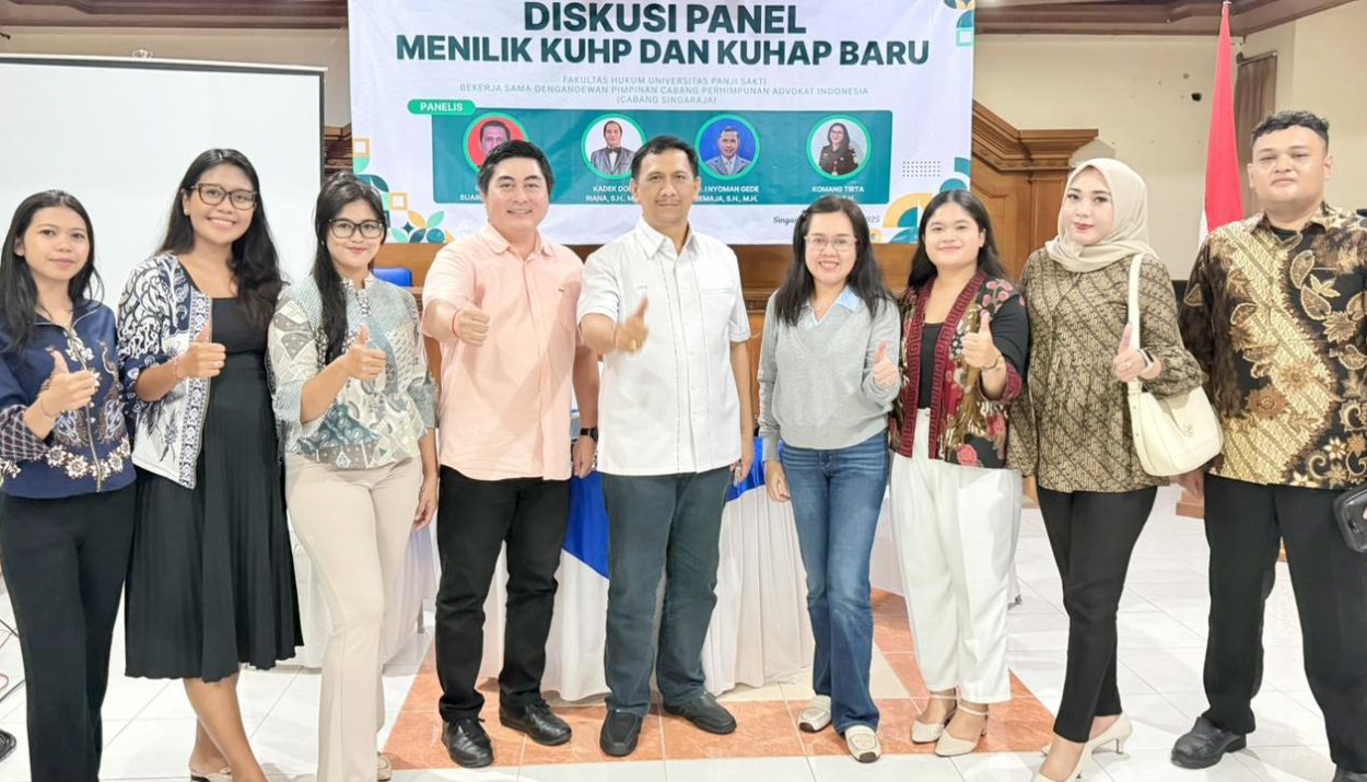 Wakil Dekan I FHIS Singaraja Prof. Dr. Dewa Gede Sudika Mangku, S.H., LL.M. Dosen Ilmu Hukum Undiksha Dr. Ni Putu Rai Yuliartini Bersama Para Alumni Ilmu Hukum Undiksha dan Narasumber.