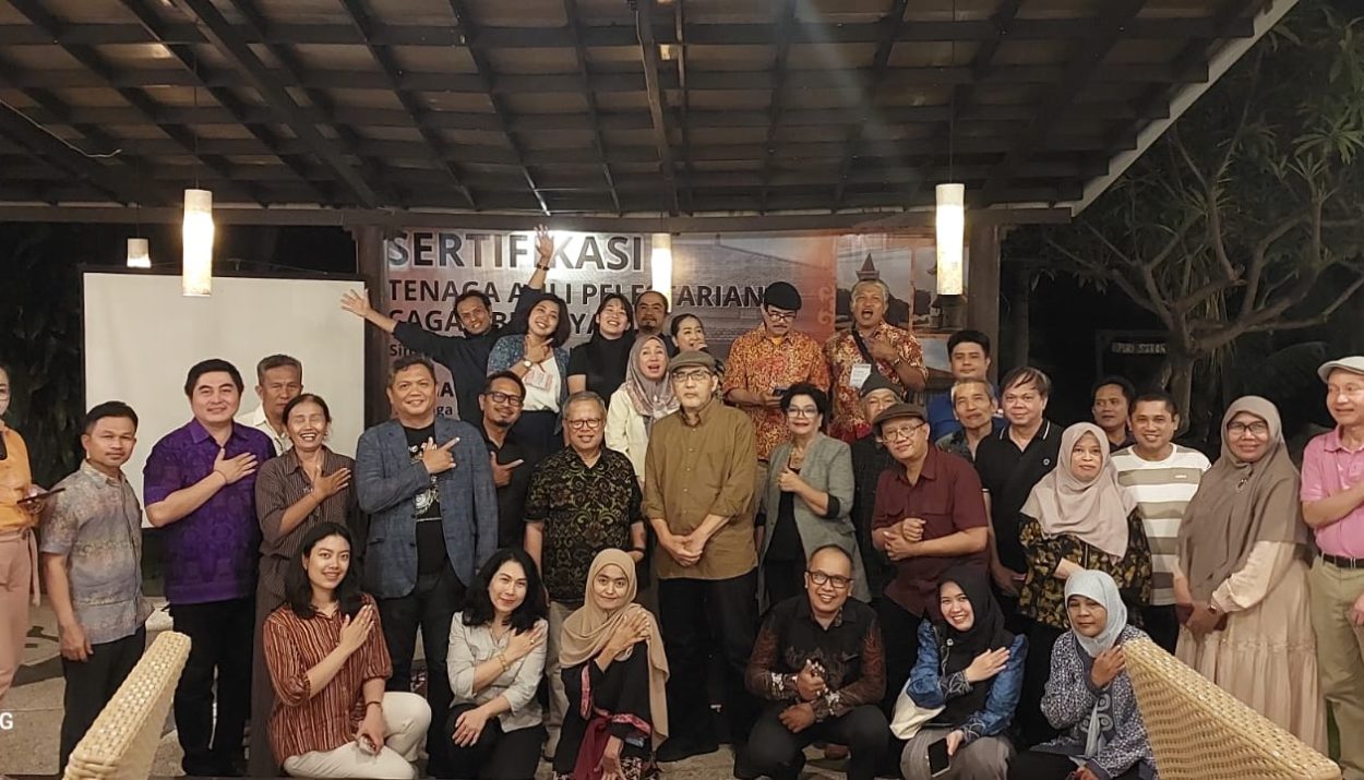 Guru Besar Hukum Universitas Pendidikan Ganesha Prof. Dr. Dewa Gede Sudika Mangku, S.H., LL.M. Wakil Dekan I FHIS Bersama Peserta Sertifikasi Tenaga Ahli Pelestarian Cagar Budaya