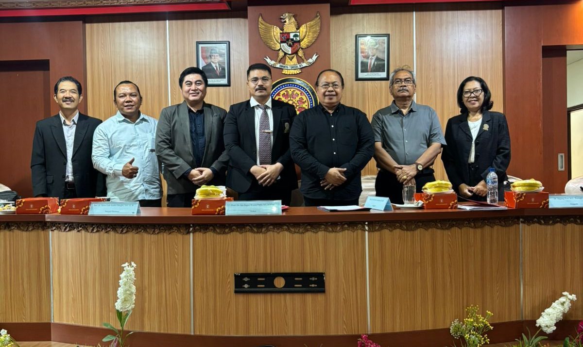 Guru Besar Hukum UNDIKSHA Prof. Dr. Dewa Gede Sudika Mangku, S.H., LL.M Menjadi Penguji Eksternal Pada Ujian Proposal Program Doktor (S3) di FH UNUD