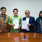 Wakil Dekan Bidang I Prof. Dr. Dewa Gede Sudika Mangku, S.H., LL.M. dan Dekan FH Untirta Ferry Fathurokhman, S.H., M.H., Ph.D. di damping oleh Wakil Dekan Bidang Perencanaan, Keuangan, dan Umum Ikomatussuniah, S.H., M.H., Ph.D. melaksanakan Penandatangan Perjanjian Kerjasama dengan Fakultas Hukum dan Ilmu Sosial Universitas Pendidikan Ganesha (FHIS UNDIKSHA)