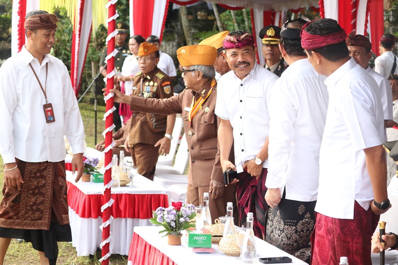 Ketua DPRD Buleleng Ketut Ngurah Arya saat mengikuti Upacara Peringatan HUT Bhuwana Kertha ke-78 dan HUT LVRI ke-69