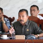 Ketua DPRD saat memimpin rapat