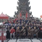 Ketua Jurusan Hukum dan Kewarganegaraan, Dr. Dewa Gede Sudika Mangku, S.H., LL.M. dan HMJ Hukum dan Kewarganegaraan FHIS Undiksha menggelar tabur bunga di Taman Makam Pahlawan Curastana, memperingati Hari Pancasila