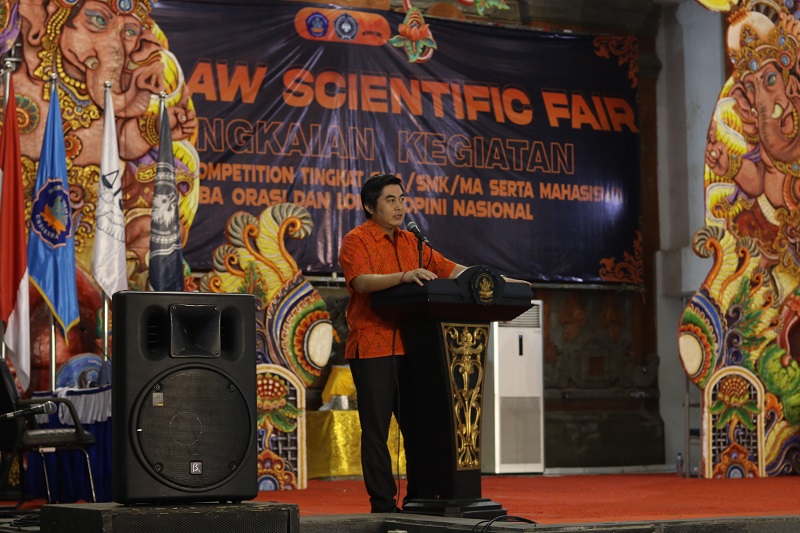 Ketua Jurusan Hukum dan Kewarganegaraan FHIS Undiksha Dr. Dewa Gede Sudika Mangku, S.H., LL.M, menekankan, masa depan bangsa ini berada di tangan generasi muda