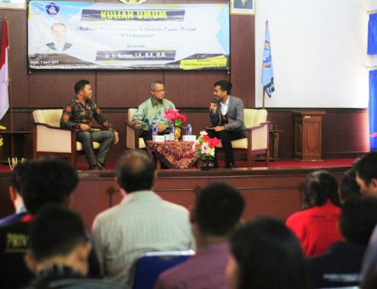 Peningkatan pengetahuan bidang hukum menjadi perhatian serius Jurusan Hukum dan Kewarganegaraan Fakultas Hukum dan Ilmu Sosial (FHIS) Universitas Pendidikan Ganesha (Undiksha). Hal tersebut salah satunya dilakukan melalui kuliah umum dengan menghadirkan Presiden Direktur Sinar Mas Dr. Ir. Hartana, S.H.,M.H.,M.M, Jumat (5/4/2019). Ia menyampaikan materi hukum pertambangan dan pasar modal di Indonesia