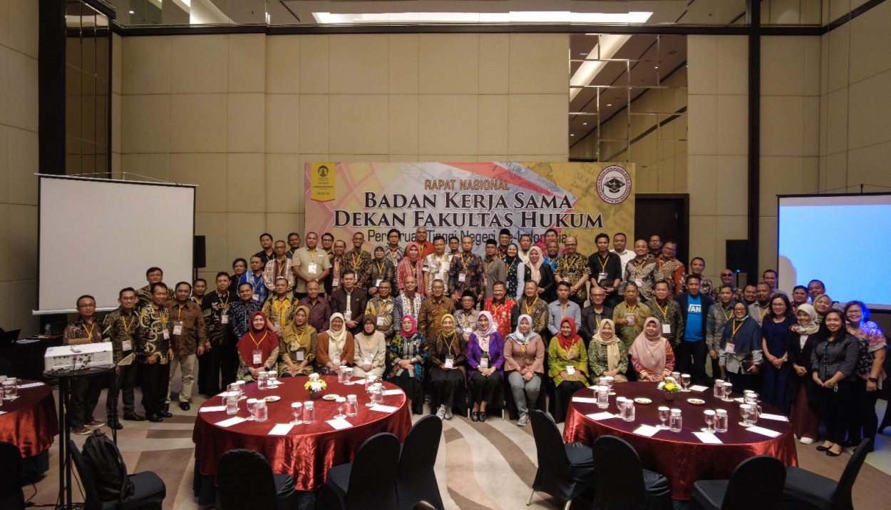 Pertemuan Rapat Kerja Badan Kerjasama Dekan Fakultas Hukum Perguruan Tinggi Negeri Se-Indonesia tahun 2023 diselenggarakan di Margo Hotel, Depok pada tanggal 16 Maret sd 18 Maret 2023.