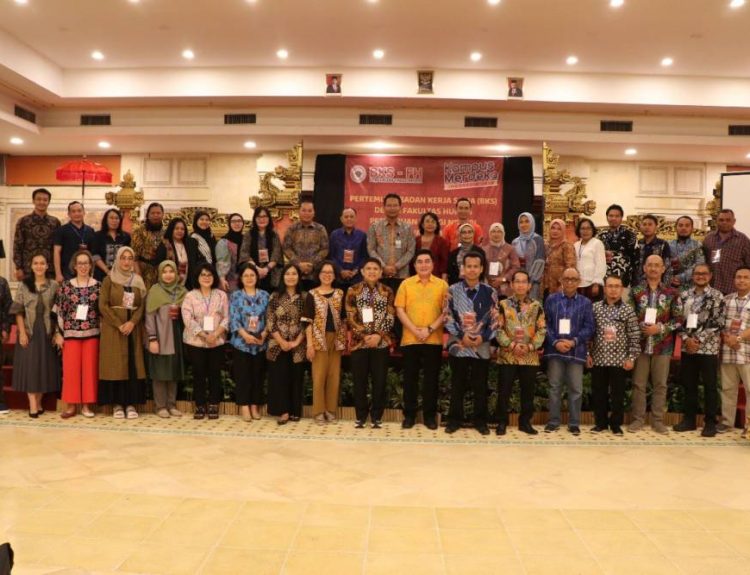 Prof. Dr. Dewa Gede Sudika Mangku, S.H., LL.M. (Baju Endek Kuning) Sebagai Wakil Dekan I FHIS UNDIKSHA, menghadiri kegiatan dan pertemuan Badan Kerja Sama (BKS) Dekan Fakultas Hukum Perguruan Tinggi Negeri (FH PTN) yang termasuk ke dalam wilayah Indonesia Timur pada 1 - 3 Maret 2024 bertempat di Hotel Prama Sanur Bali