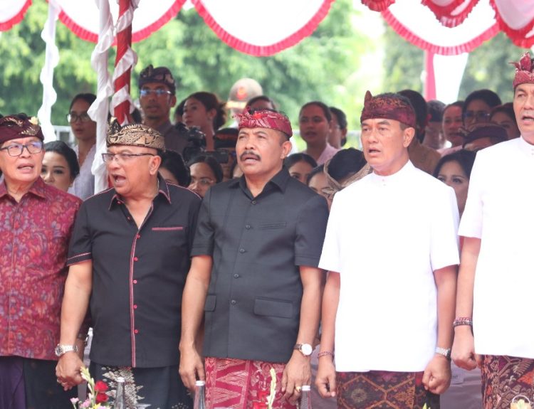 Pimpinan dan Anggota DPRD Buleleng Hadiri Semarak Parade Budaya HUT Ke-422 Kota Singaraja